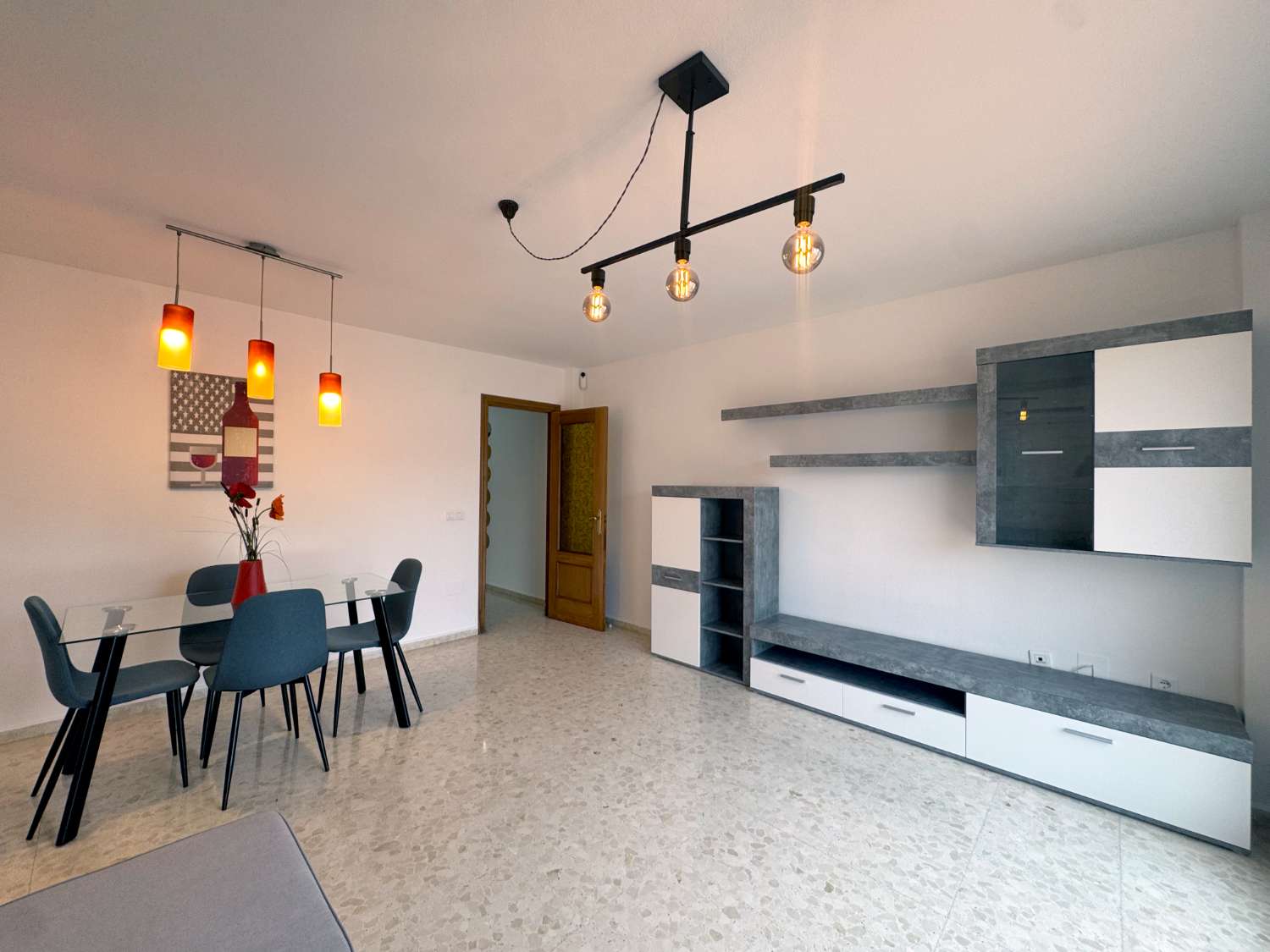 SE ALQUILA FANTÁSTICO ÁTICO EN ZONA CÉNTRICA