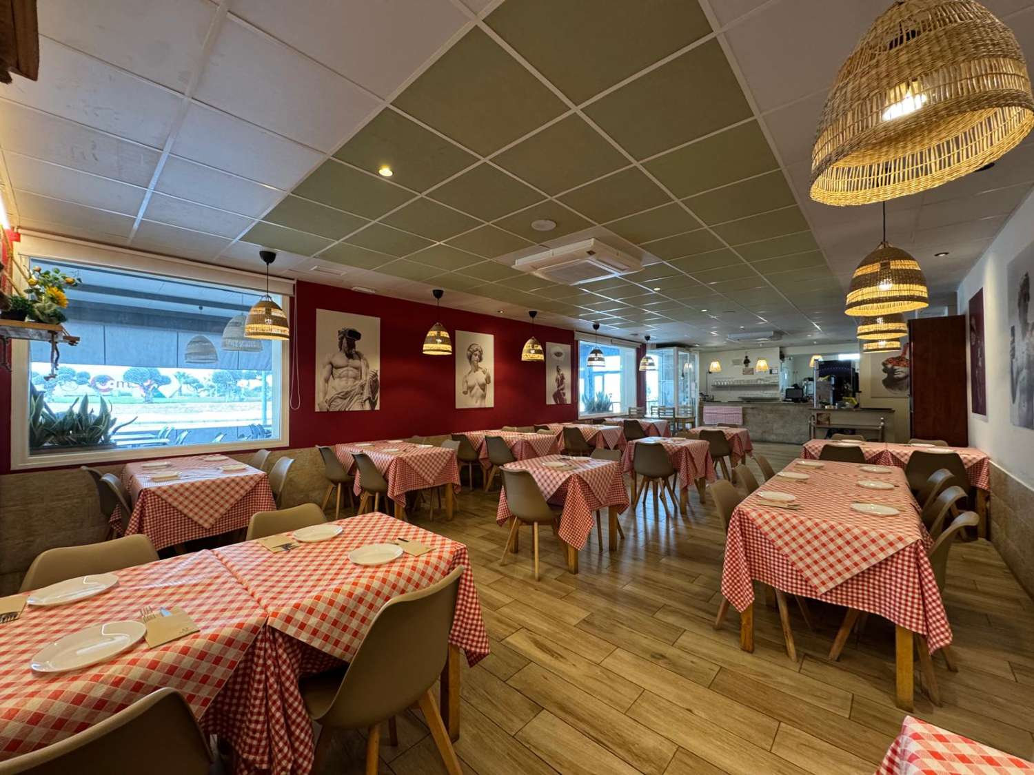 TRASPASO DE RESTAURANTE EN PLENO FUNCIONAMIENTO