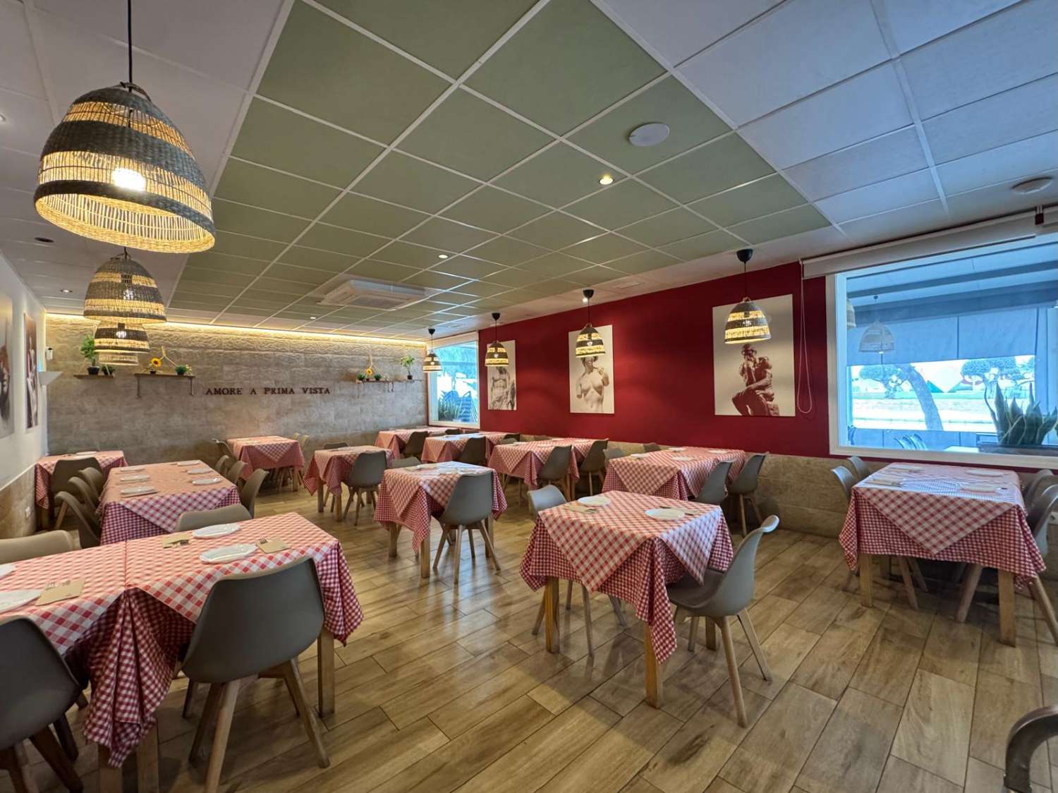 TRASPASO DE RESTAURANTE EN PLENO FUNCIONAMIENTO