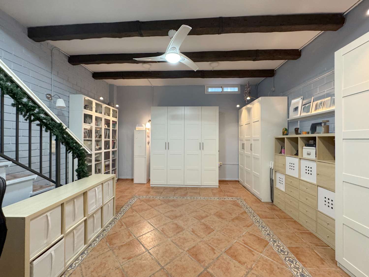 Impecable chalet adosado con gran terraza, sótano, 2 plazas de garaje y 2 piscinas comunitarias.