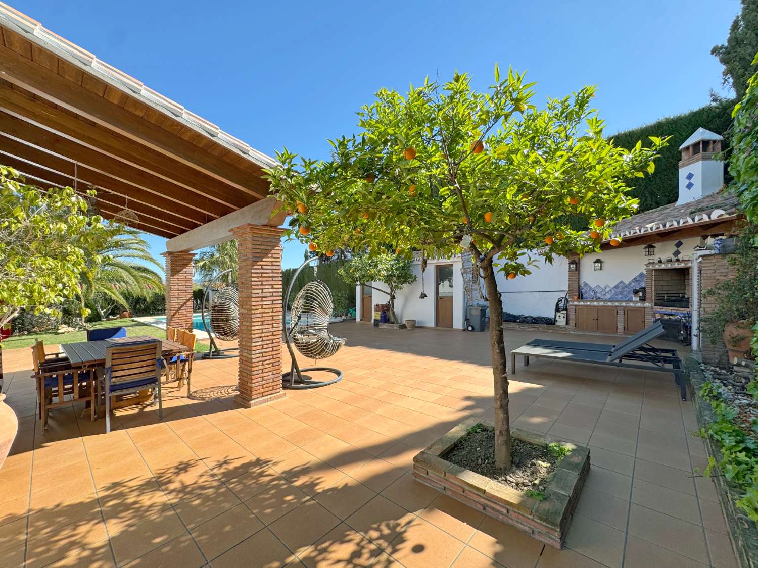 Villa renovada 100% en una sola planta, privacida, vistas e inmejorable ubicación.