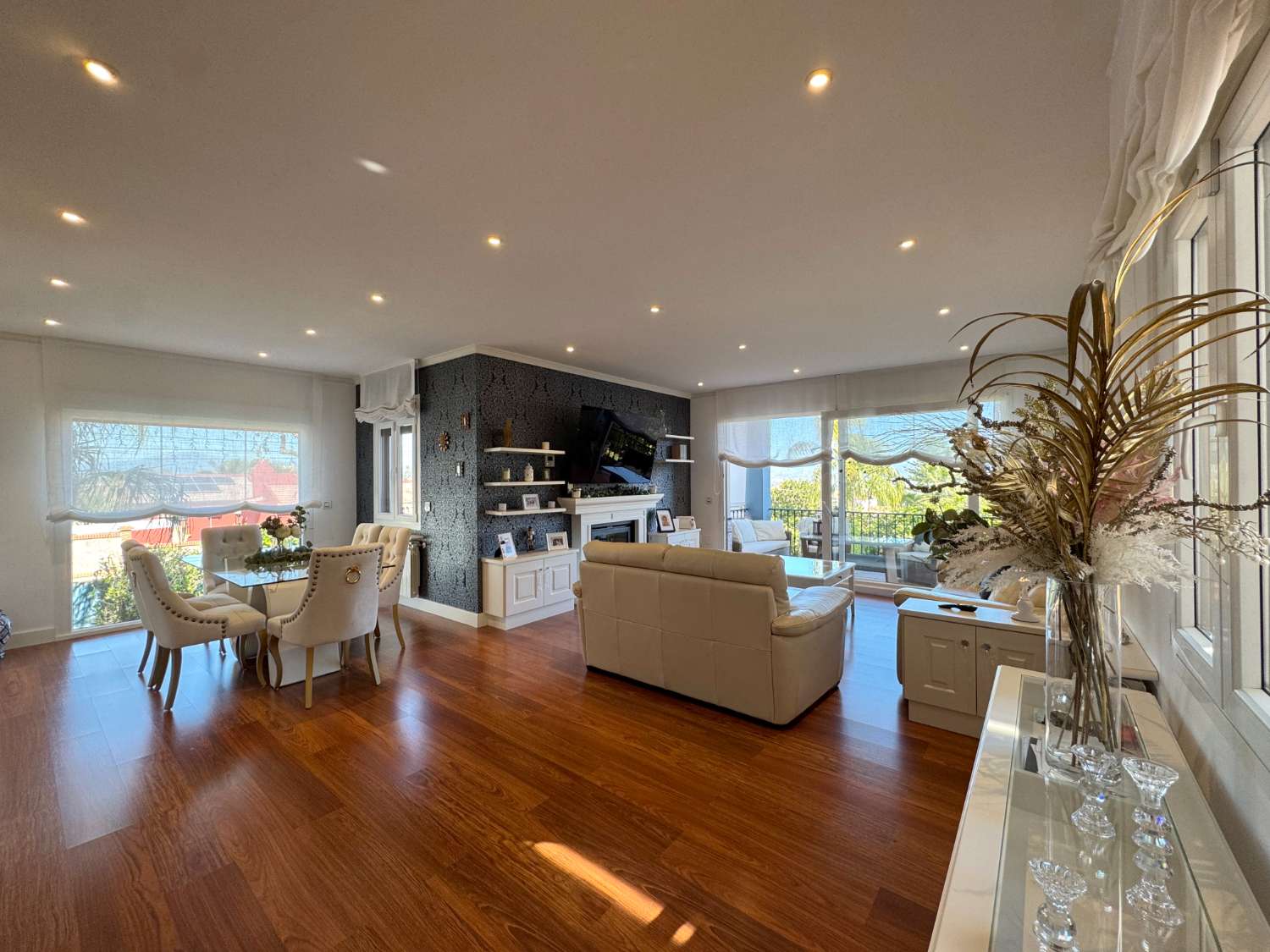 Villa renovada 100% en una sola planta, privacida, vistas e inmejorable ubicación.