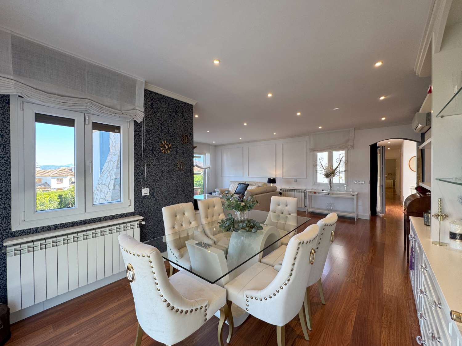 Villa renovada 100% en una sola planta, privacida, vistas e inmejorable ubicación.