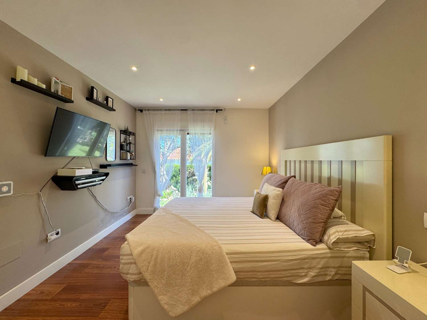 Villa renovada 100% en una sola planta, privacida, vistas e inmejorable ubicación.