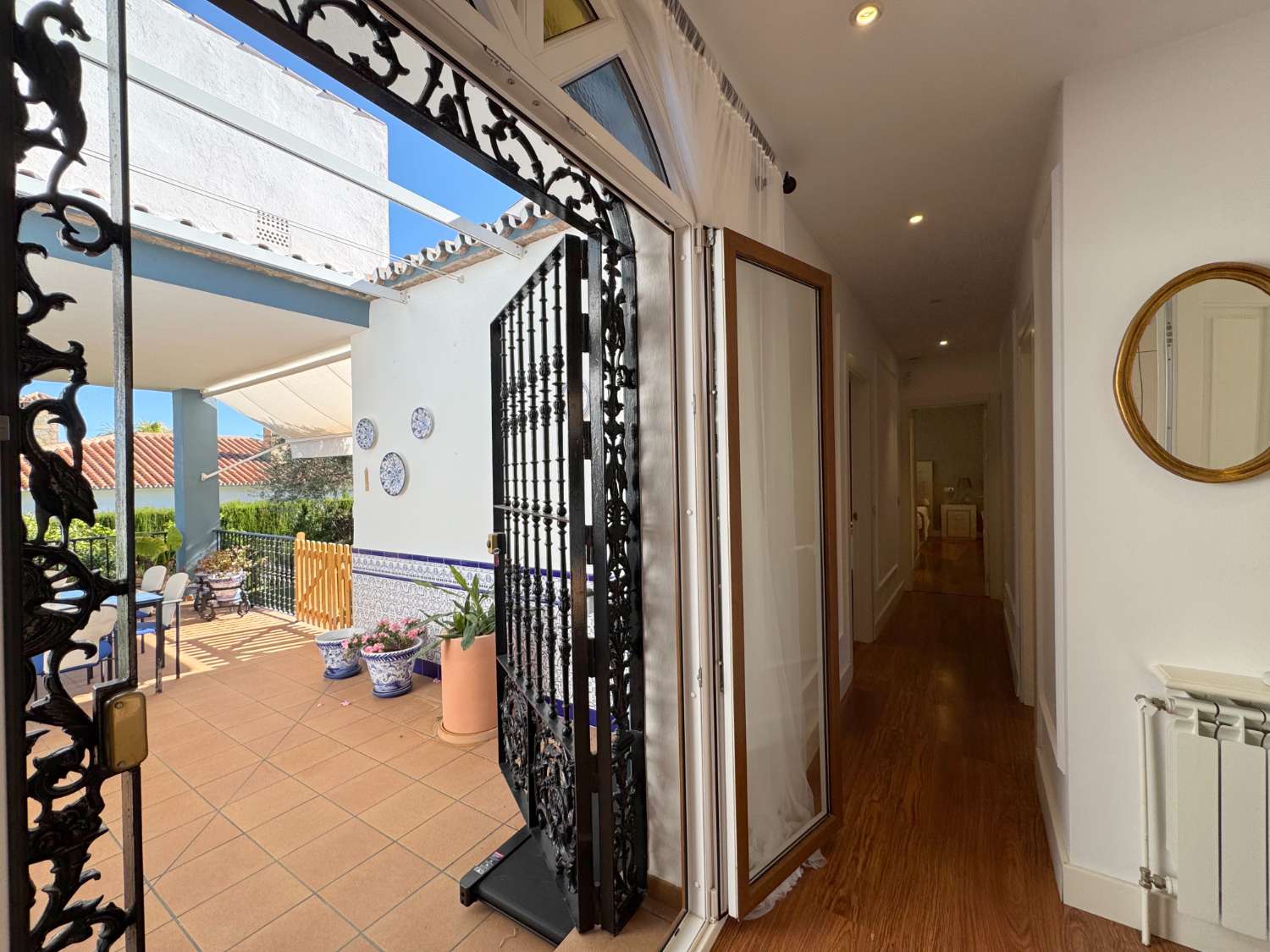 Villa renovada 100% en una sola planta, privacida, vistas e inmejorable ubicación.