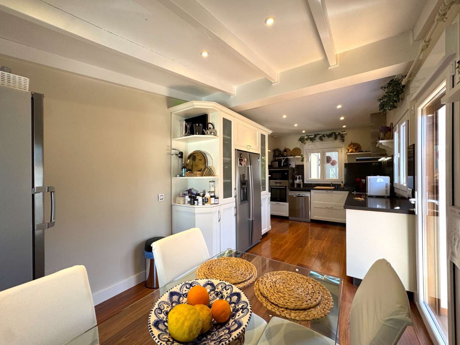 Villa renovada 100% en una sola planta, privacida, vistas e inmejorable ubicación.