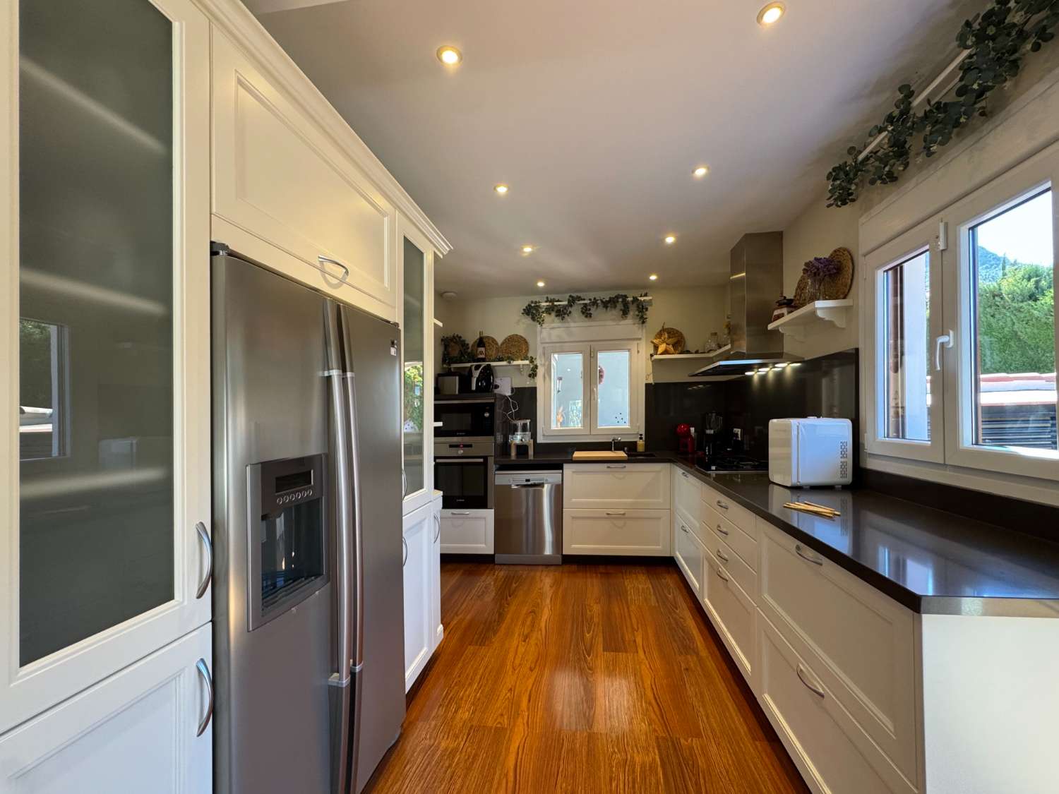 Villa renovada 100% en una sola planta, privacida, vistas e inmejorable ubicación.