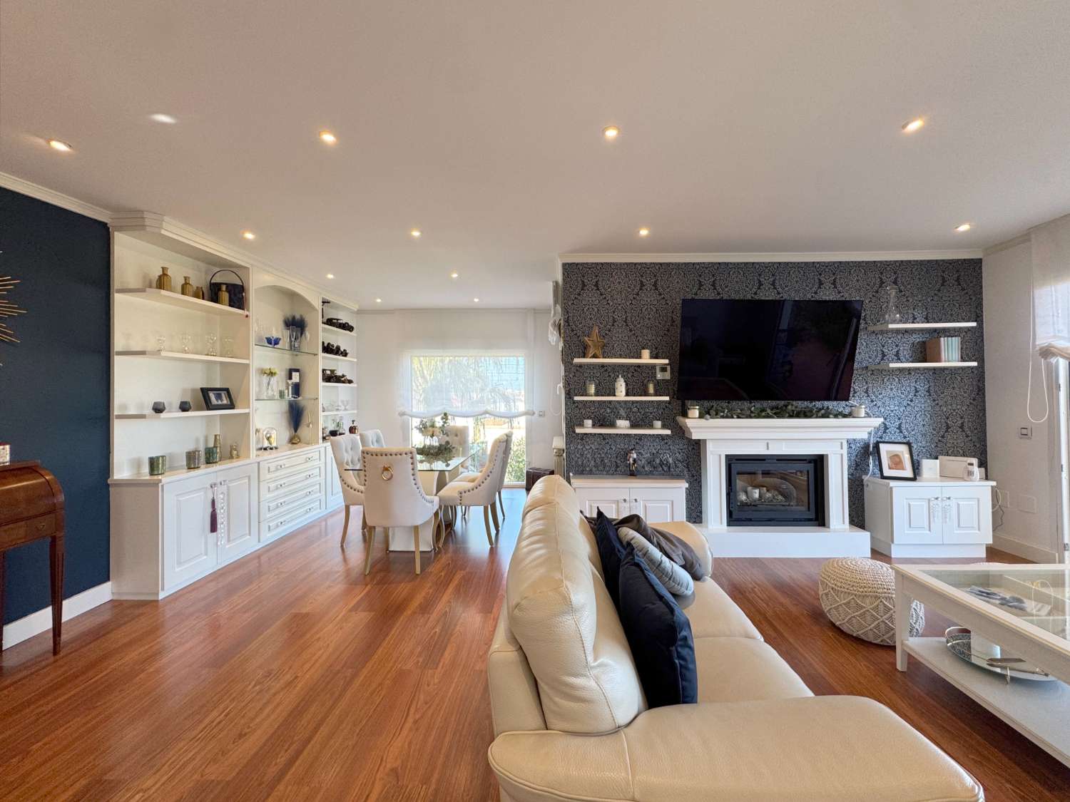 Villa renovada 100% en una sola planta, privacida, vistas e inmejorable ubicación.