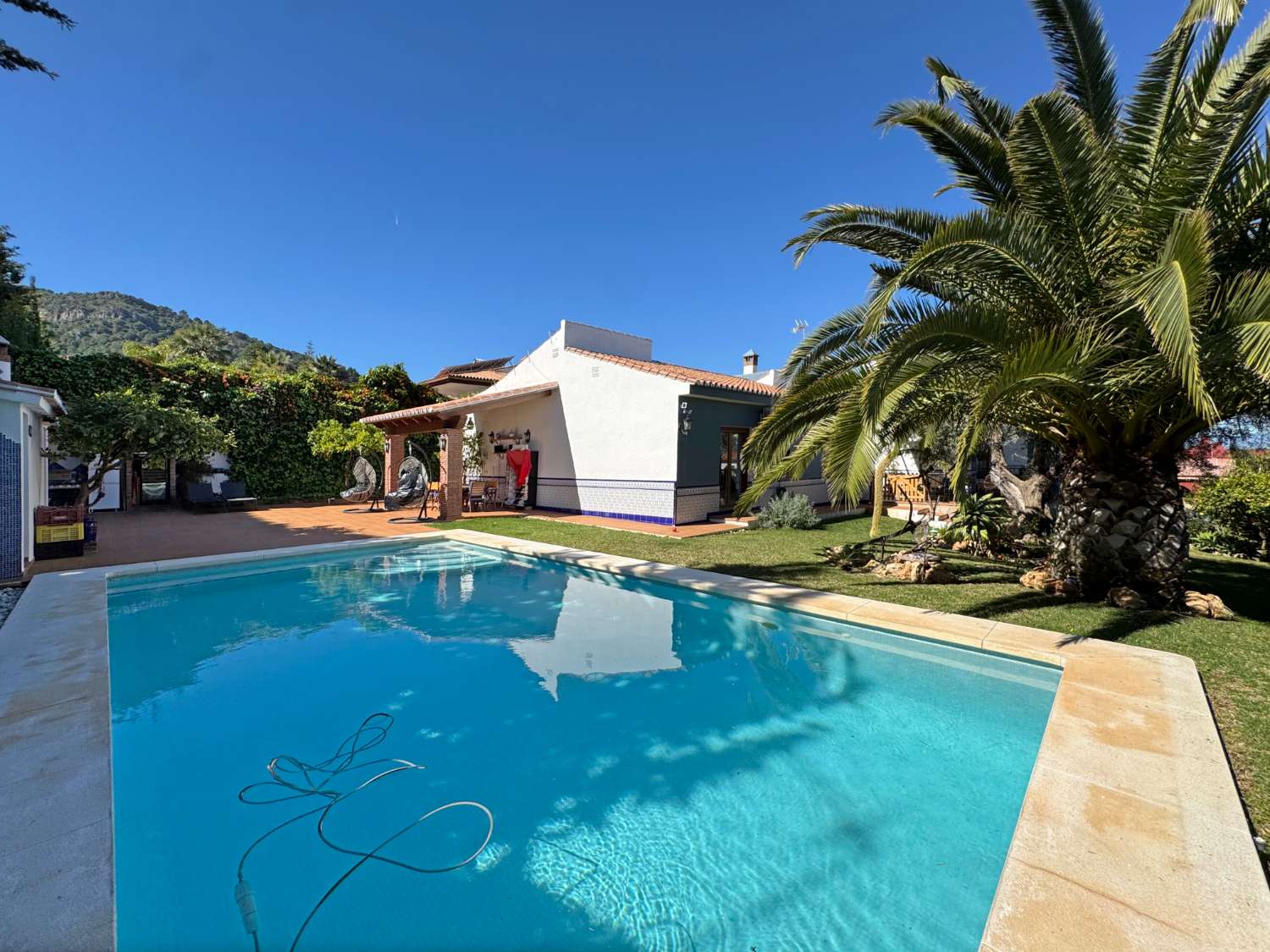 Villa renovada 100% en una sola planta, privacida, vistas e inmejorable ubicación.