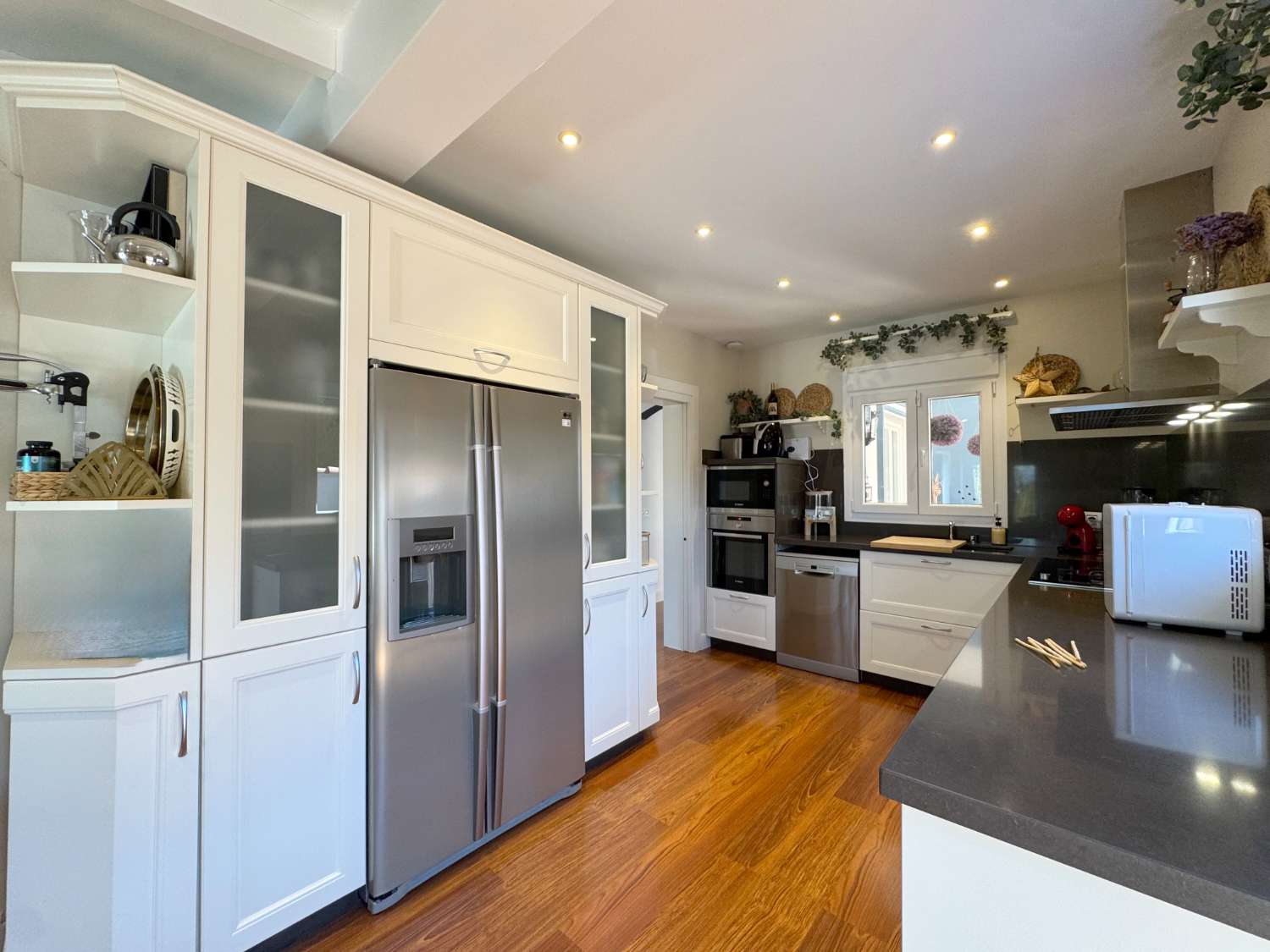 Villa renovada 100% en una sola planta, privacida, vistas e inmejorable ubicación.