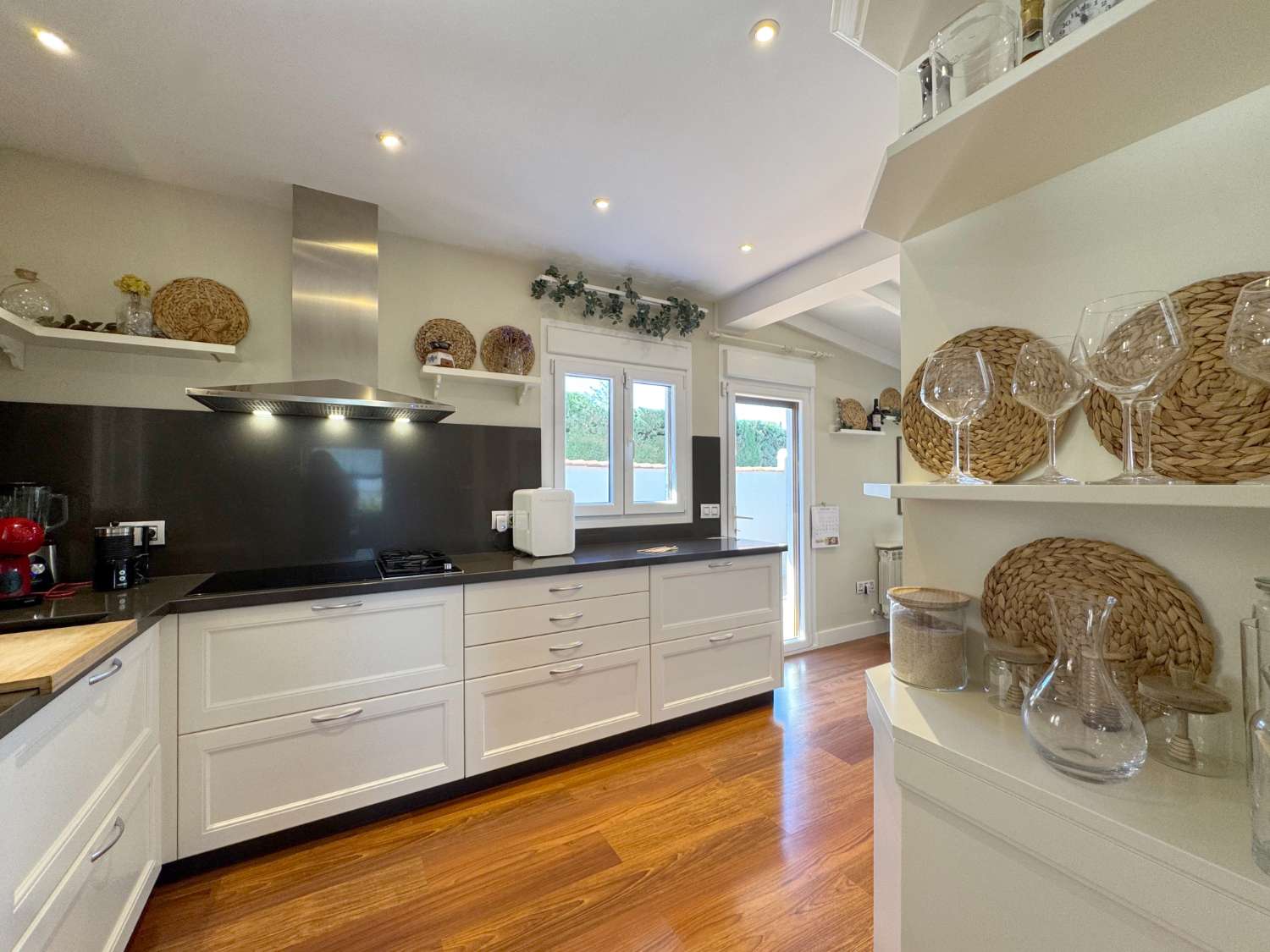 Villa renovada 100% en una sola planta, privacida, vistas e inmejorable ubicación.