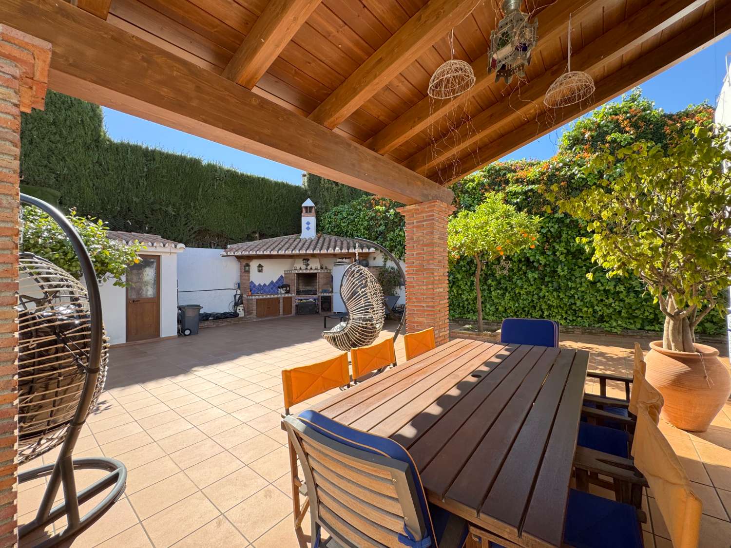 Villa renovada 100% en una sola planta, privacida, vistas e inmejorable ubicación.