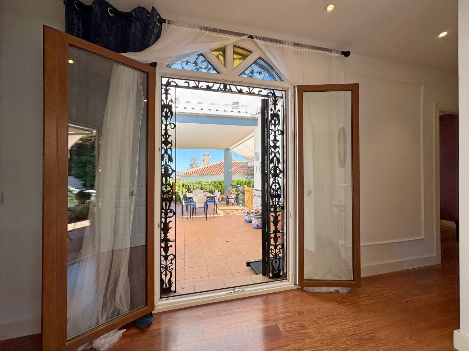 Villa renovada 100% en una sola planta, privacida, vistas e inmejorable ubicación.