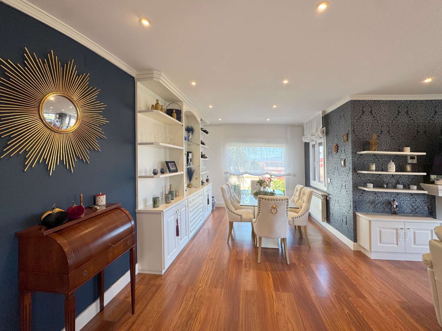 Villa renovada 100% en una sola planta, privacida, vistas e inmejorable ubicación.