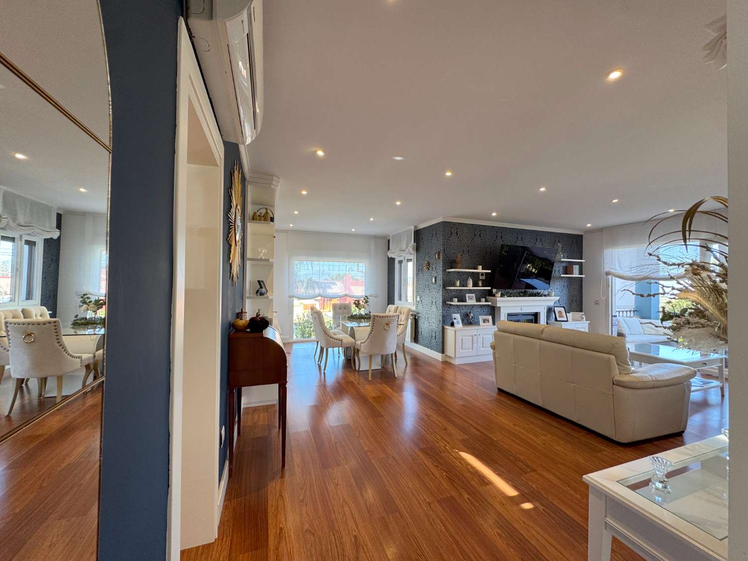 Villa renovada 100% en una sola planta, privacida, vistas e inmejorable ubicación.