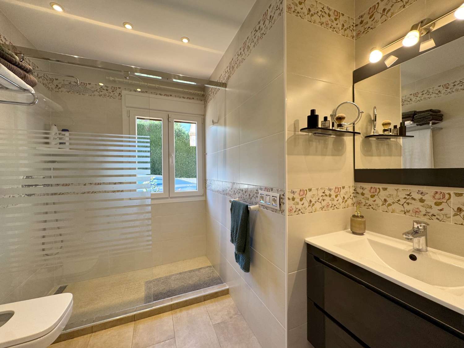 Villa renovada 100% en una sola planta, privacida, vistas e inmejorable ubicación.