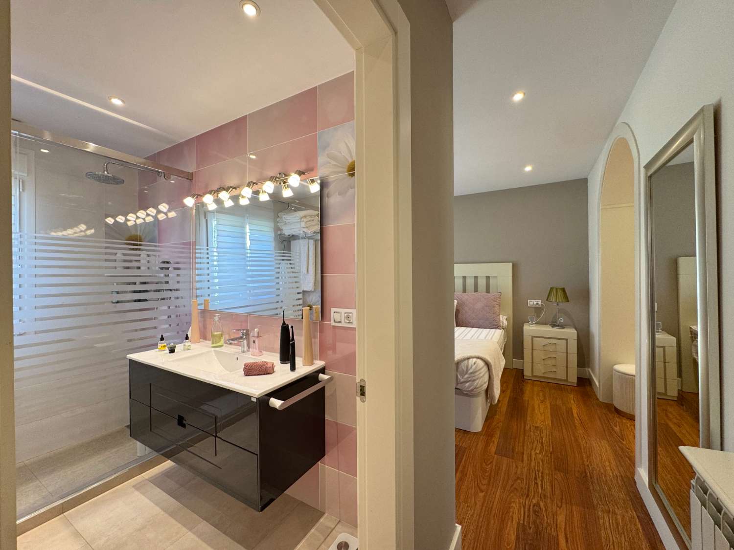 Villa renovada 100% en una sola planta, privacida, vistas e inmejorable ubicación.