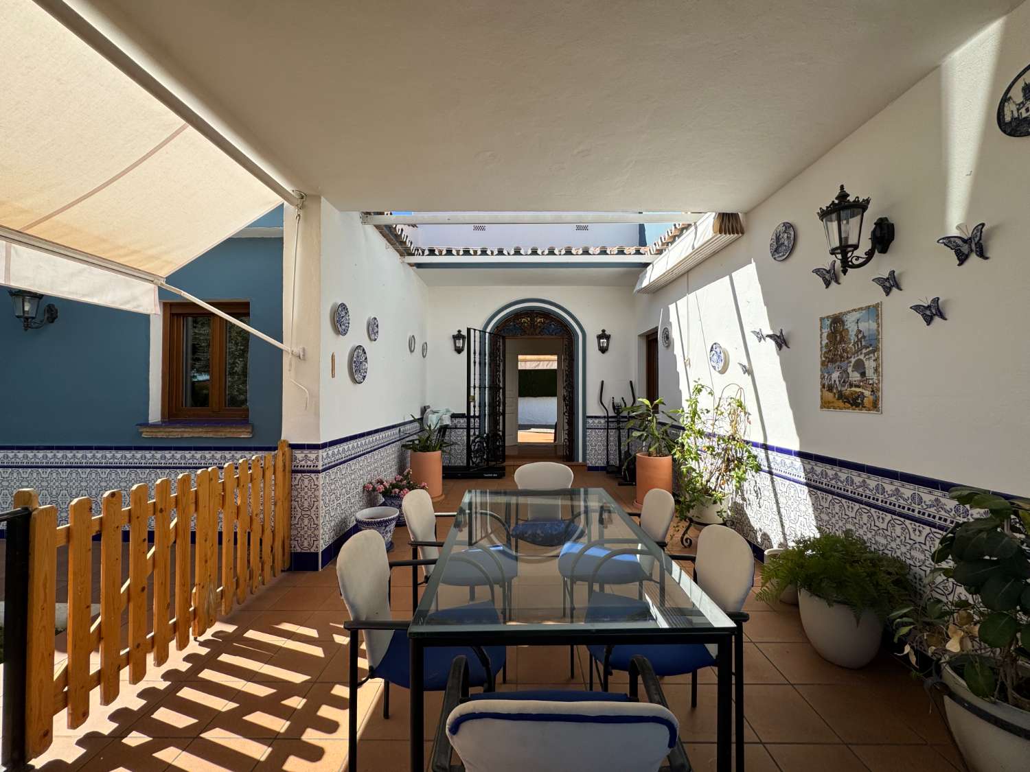 Villa renovada 100% en una sola planta, privacida, vistas e inmejorable ubicación.