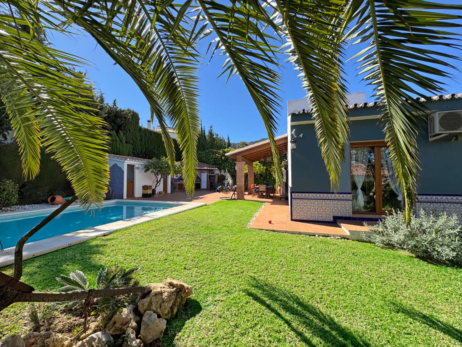 Villa renovada 100% en una sola planta, privacida, vistas e inmejorable ubicación.