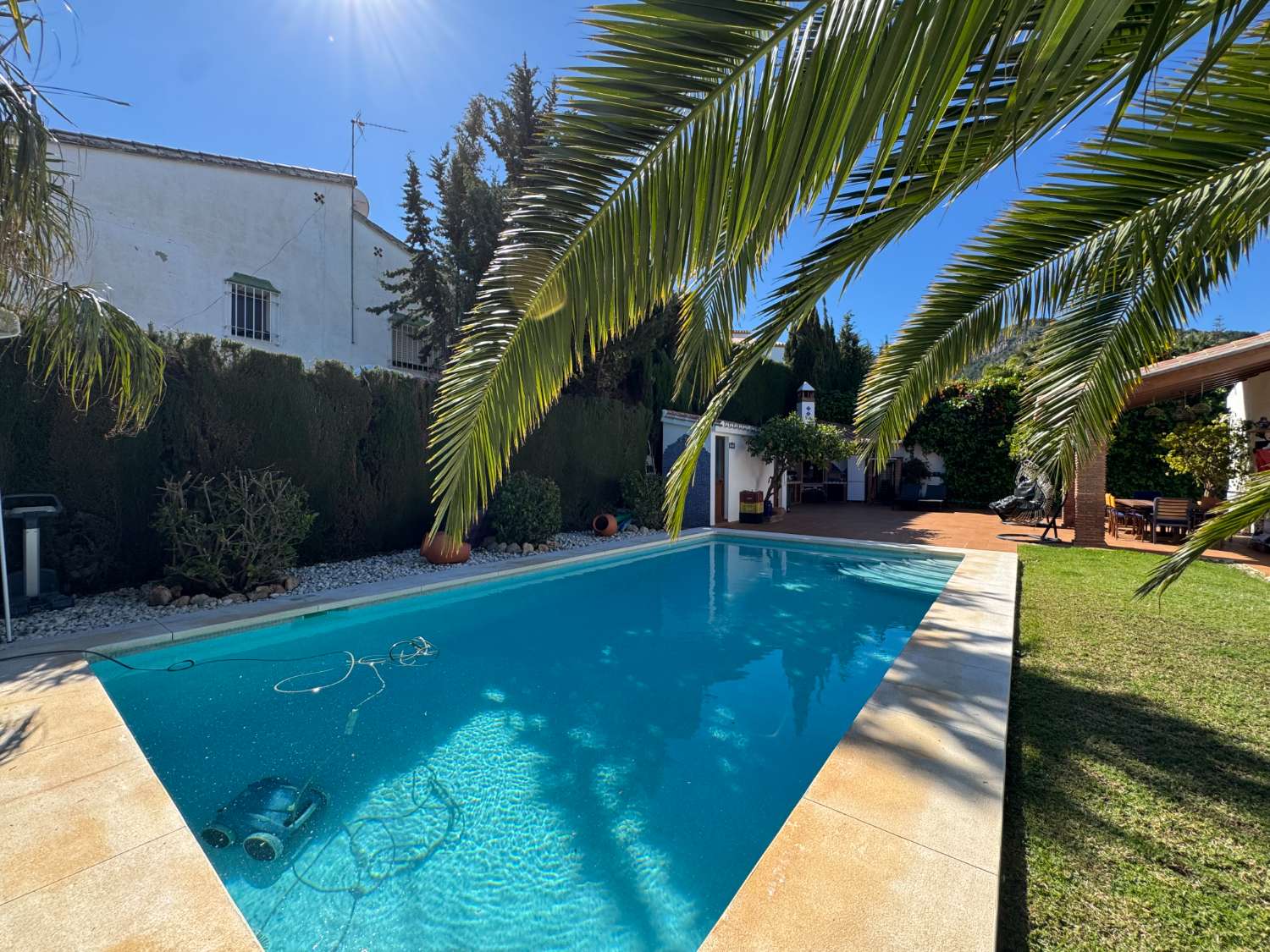 Villa renovada 100% en una sola planta, privacida, vistas e inmejorable ubicación.