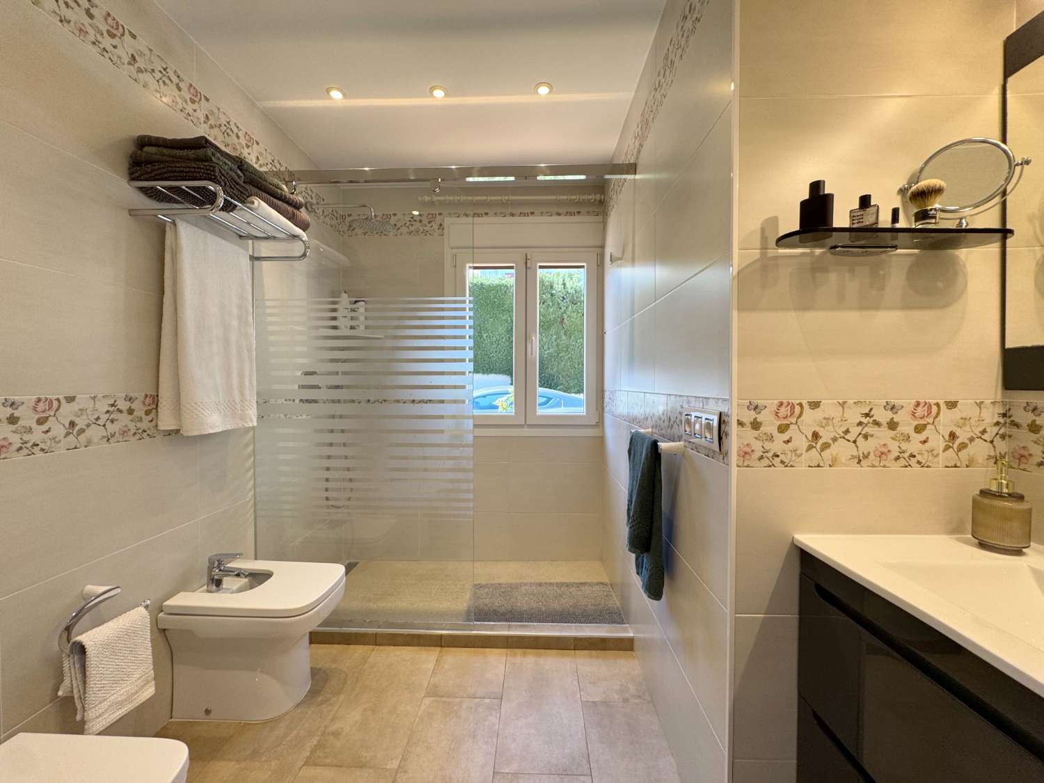 Villa renovada 100% en una sola planta, privacida, vistas e inmejorable ubicación.