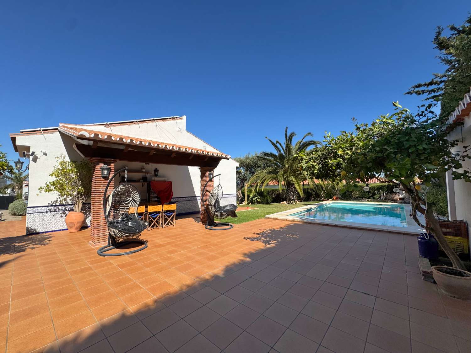 Villa renovada 100% en una sola planta, privacida, vistas e inmejorable ubicación.