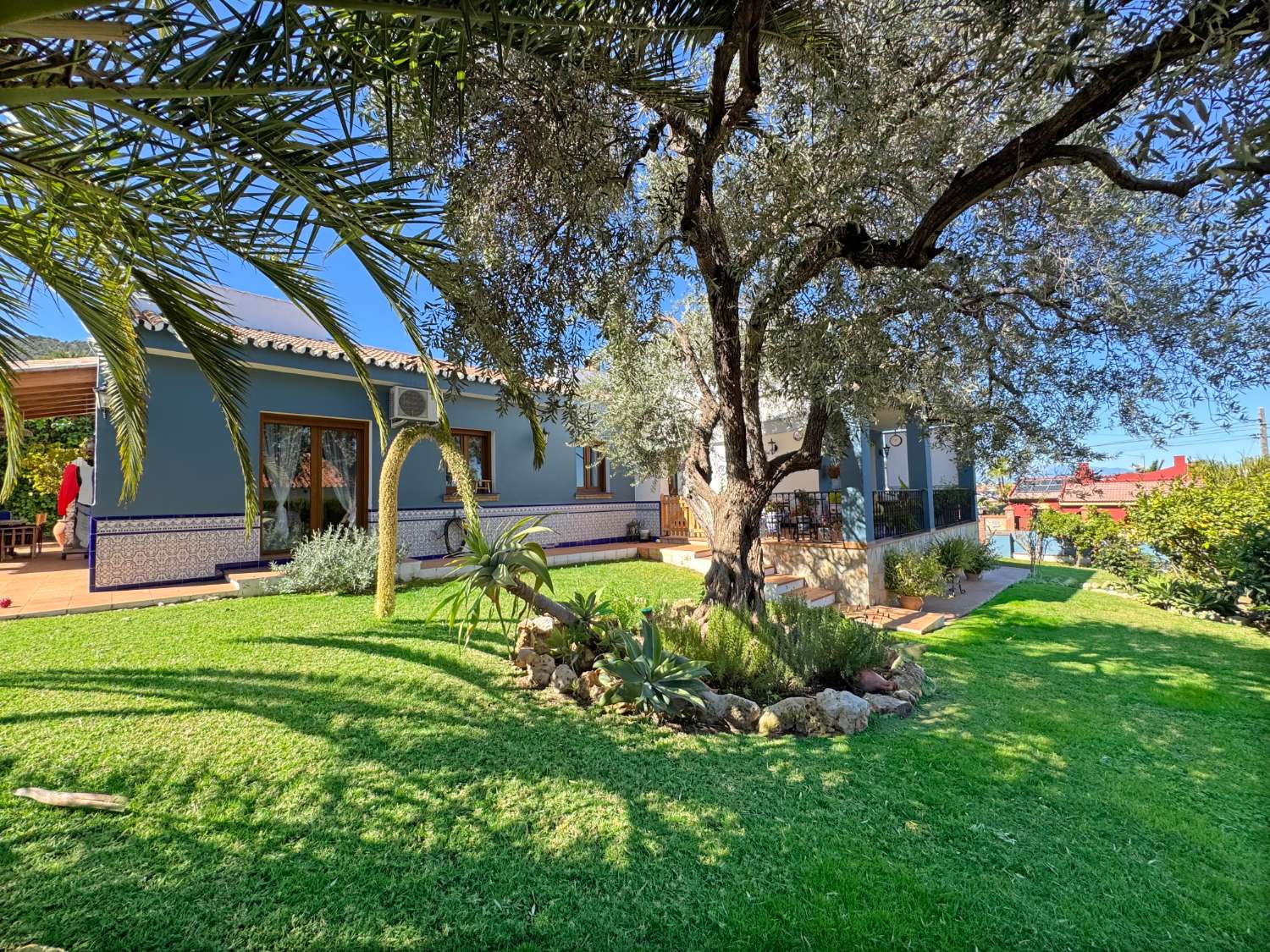 Villa renovada 100% en una sola planta, privacida, vistas e inmejorable ubicación.