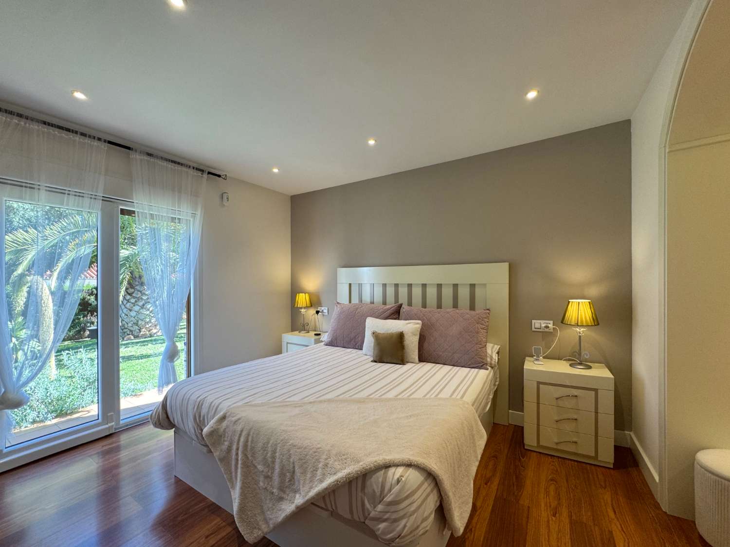 Villa renovada 100% en una sola planta, privacida, vistas e inmejorable ubicación.