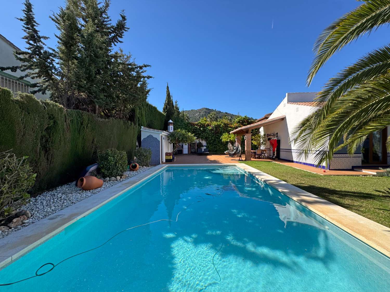 Villa renovada 100% en una sola planta, privacida, vistas e inmejorable ubicación.