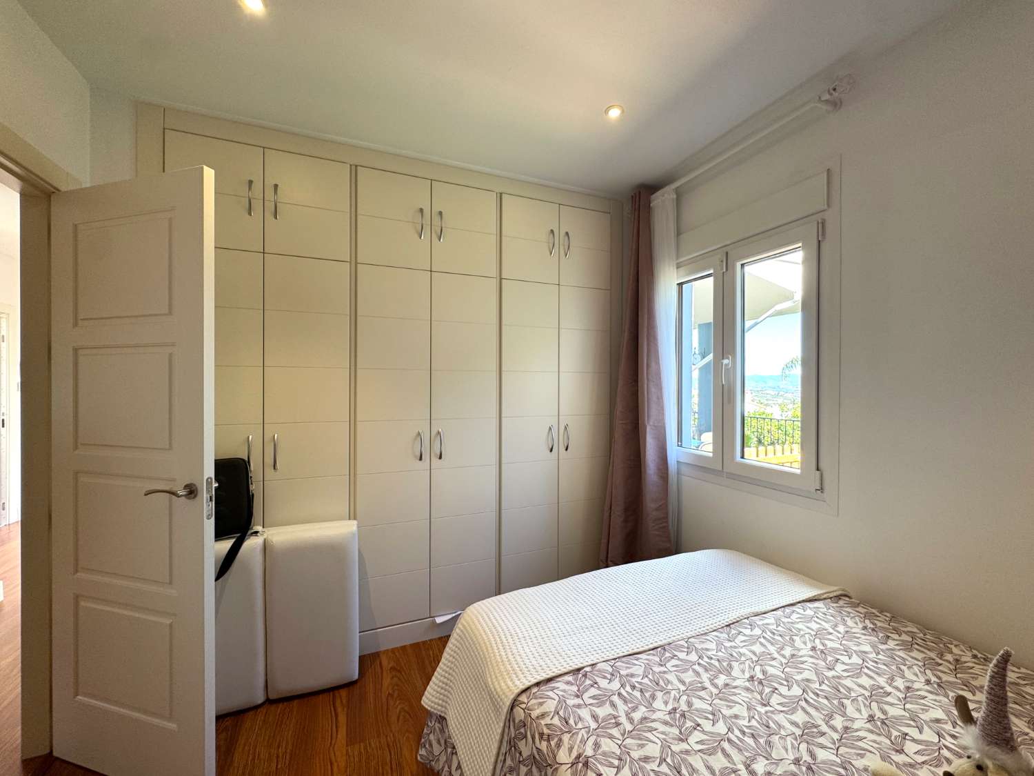 Villa renovada 100% en una sola planta, privacida, vistas e inmejorable ubicación.