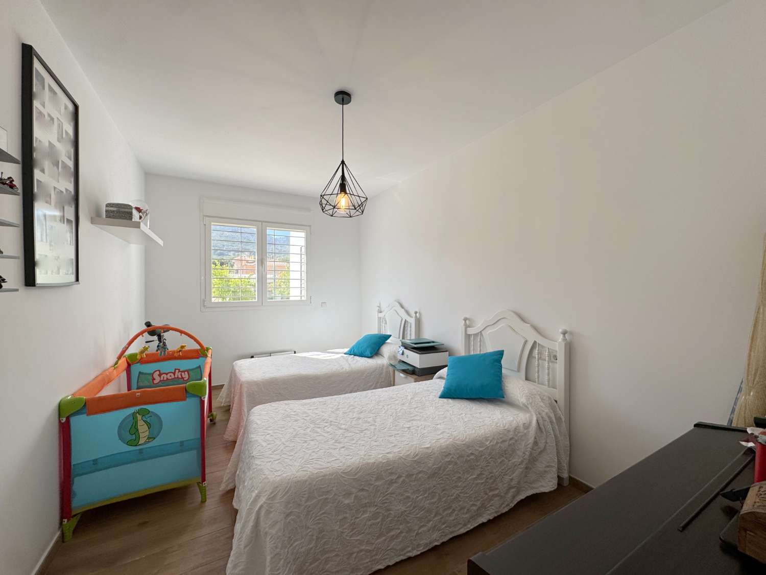 Villa en una sola planta reformada íntegramente, piscina nueva y gran porche con cocina de nueva construcción.