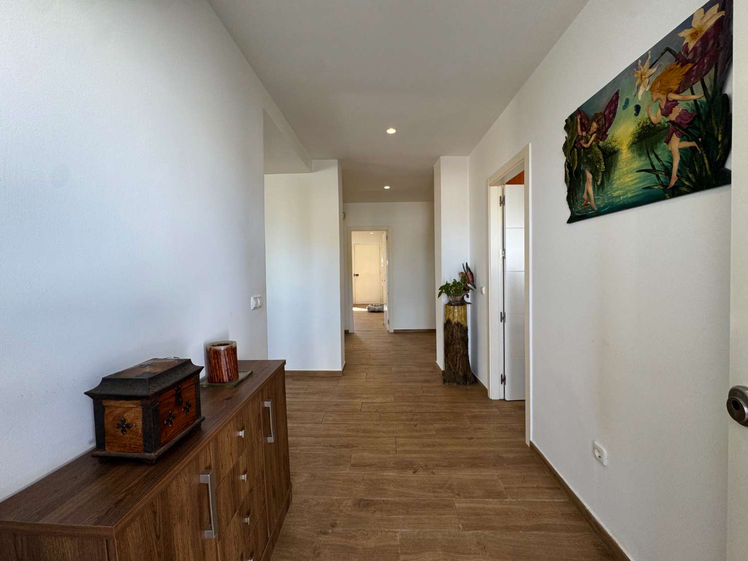 Villa en una sola planta reformada íntegramente, piscina nueva y gran porche con cocina de nueva construcción.