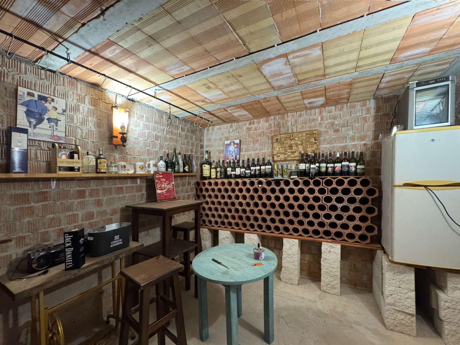 Villa en una sola planta reformada íntegramente, piscina nueva y gran porche con cocina de nueva construcción.