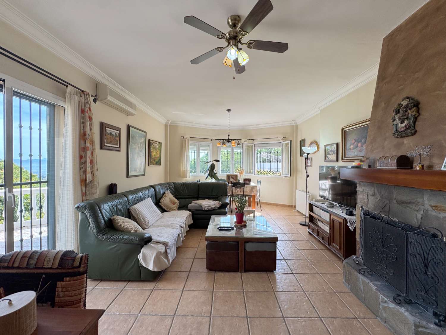 Villa con excelentes vistas en Pinos de Alhaurín.