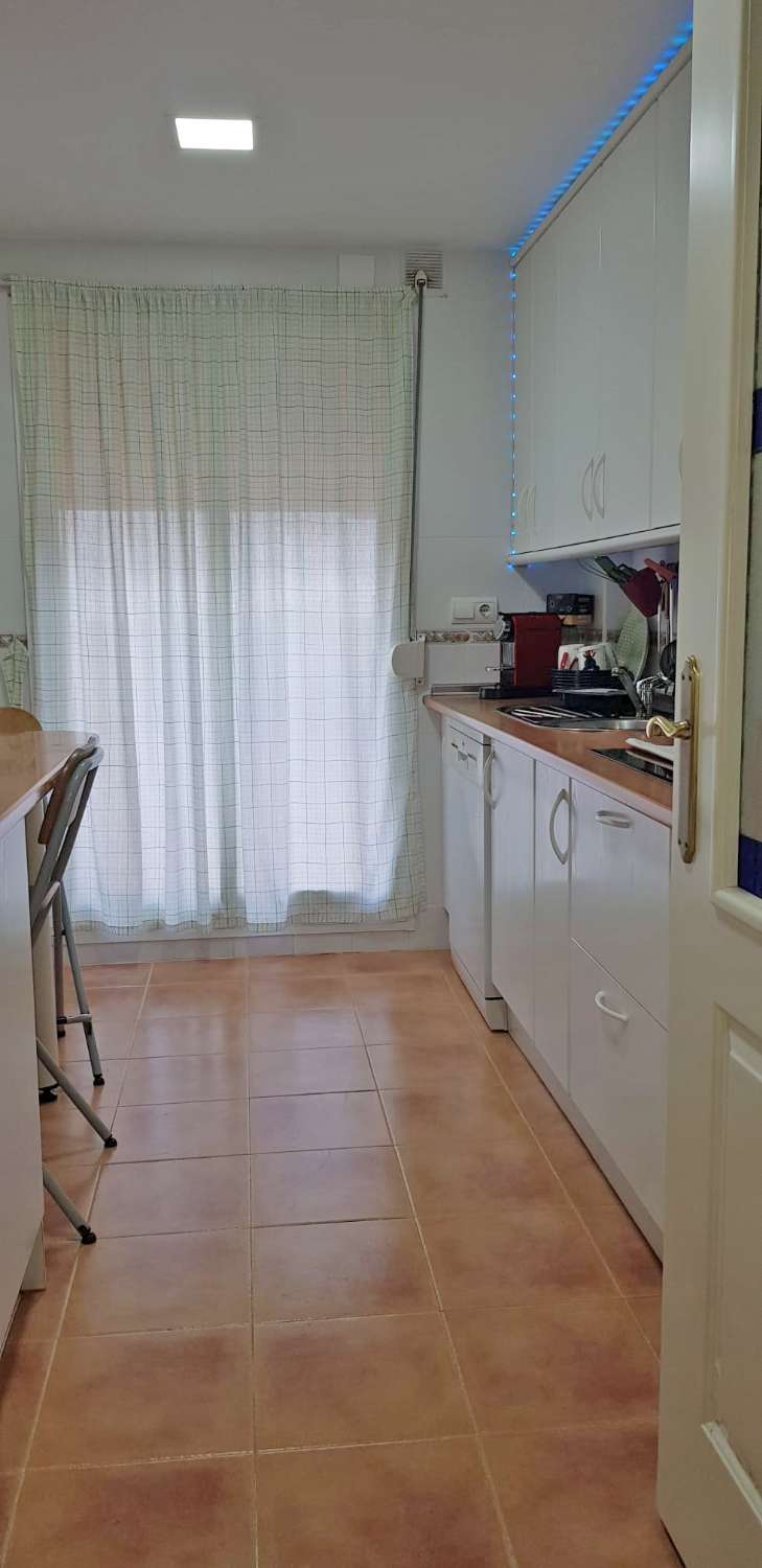 Urge venta piso 108m2 + 200m2 de terraza. Parking, trastero y piscina