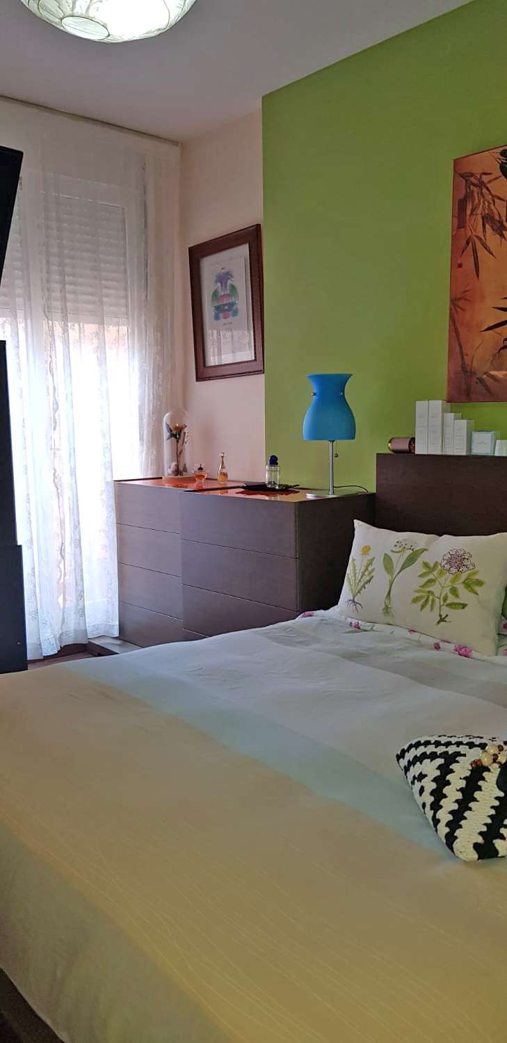 Urge venta piso 108m2 + 200m2 de terraza. Parking, trastero y piscina