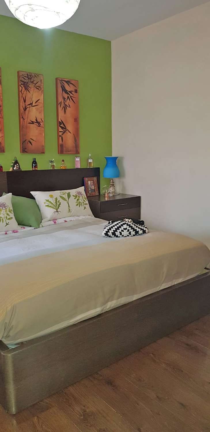 Urge venta piso 108m2 + 200m2 de terraza. Parking, trastero y piscina