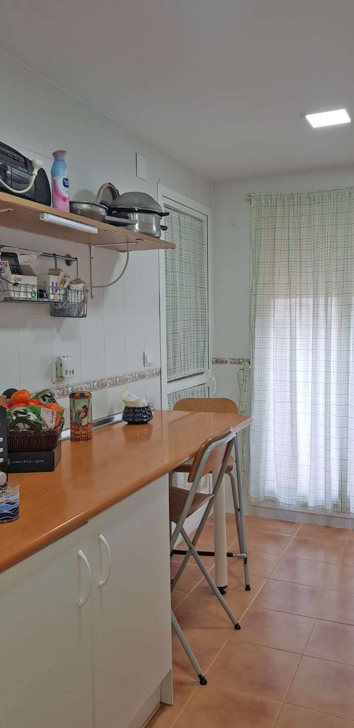 Urge venta piso 108m2 + 200m2 de terraza. Parking, trastero y piscina