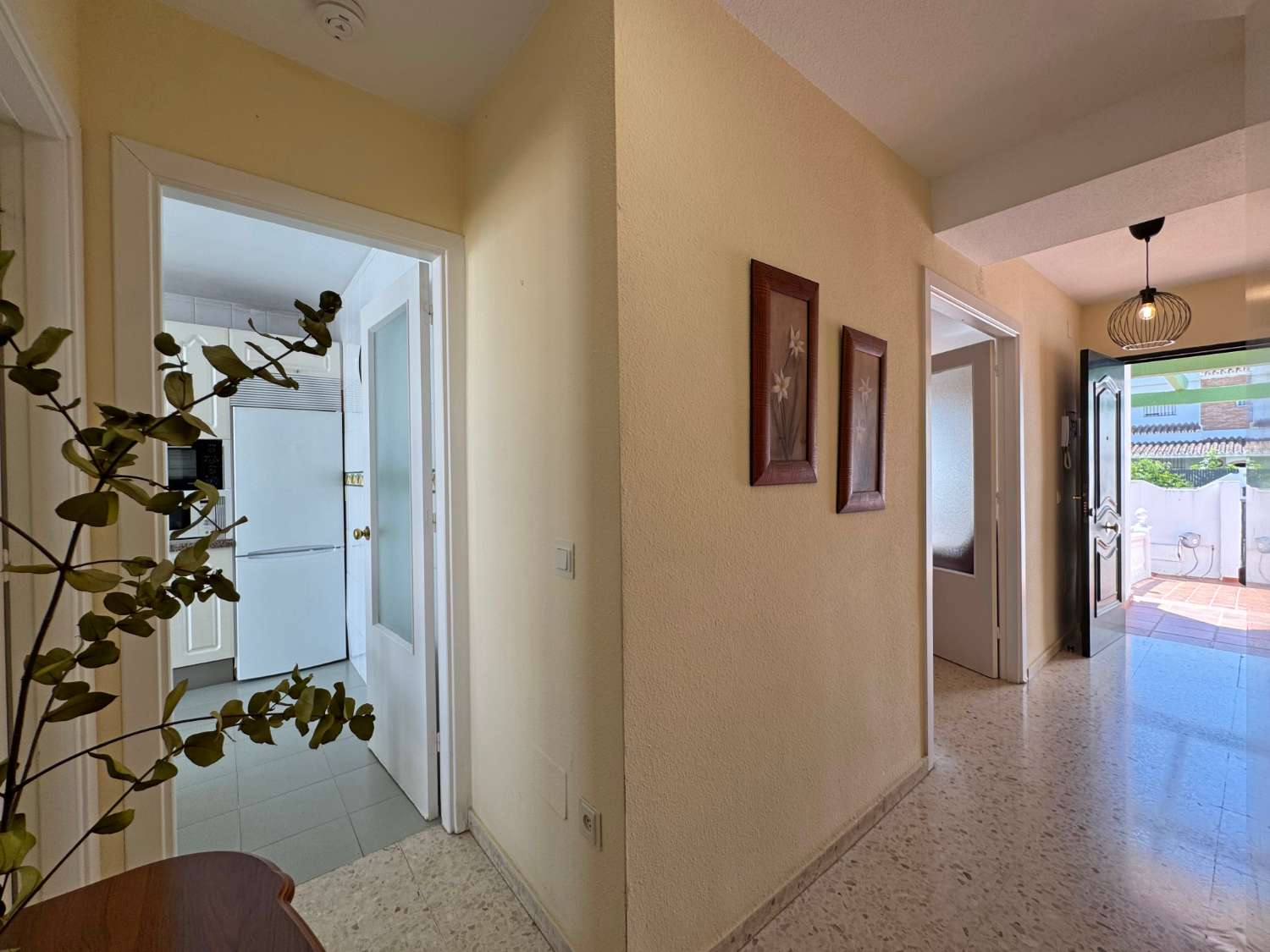 Chalet adosado en exccelente ubicación con parling privado y piscina comunitaria.