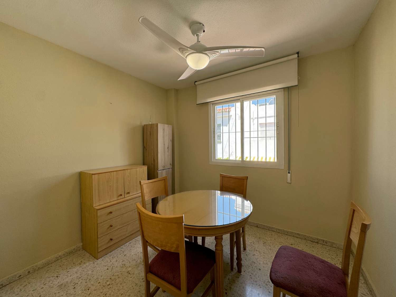 Chalet adosado en exccelente ubicación con parling privado y piscina comunitaria.
