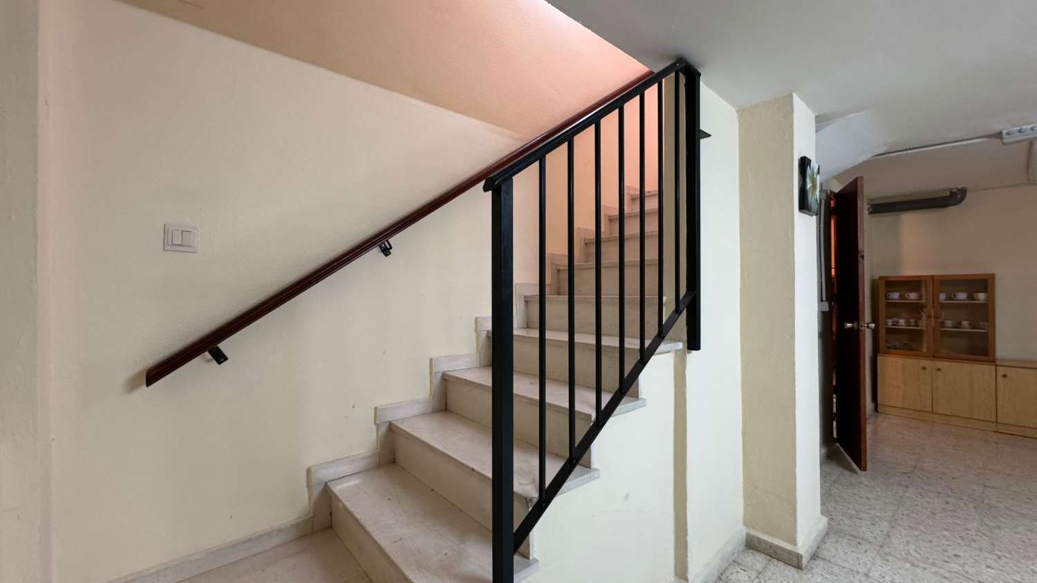 Chalet adosado en exccelente ubicación con parling privado y piscina comunitaria.
