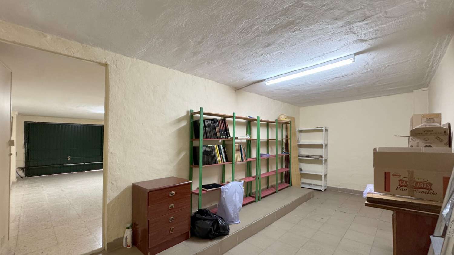 Chalet adosado en exccelente ubicación con parling privado y piscina comunitaria.