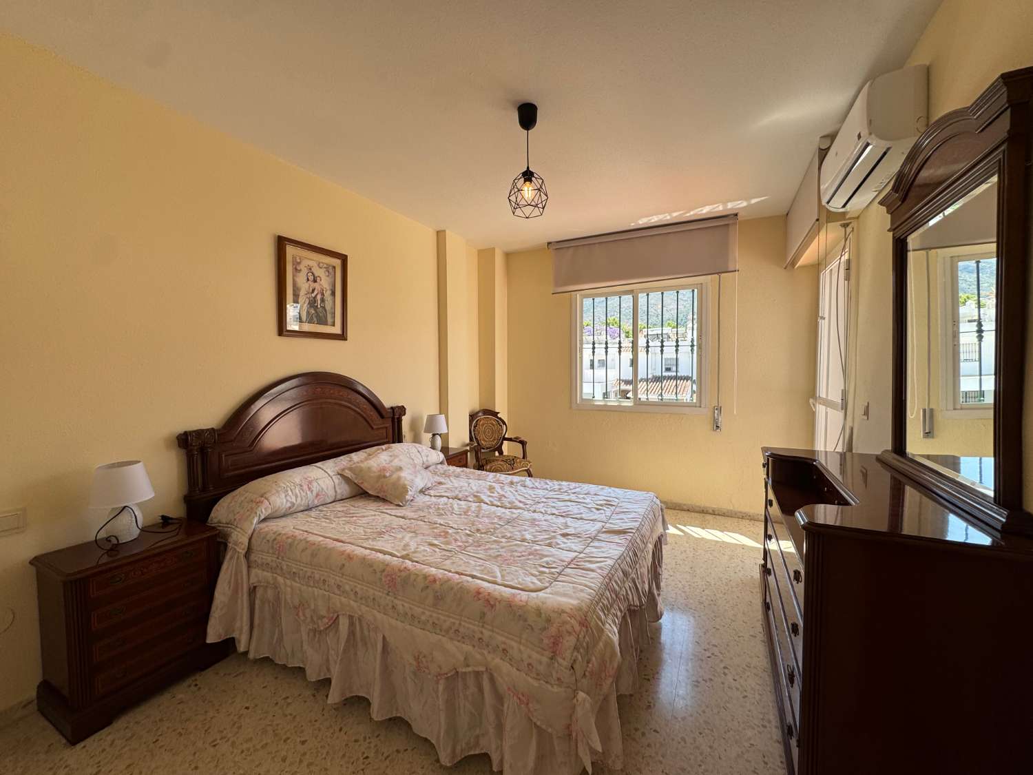 Chalet adosado en exccelente ubicación con parling privado y piscina comunitaria.