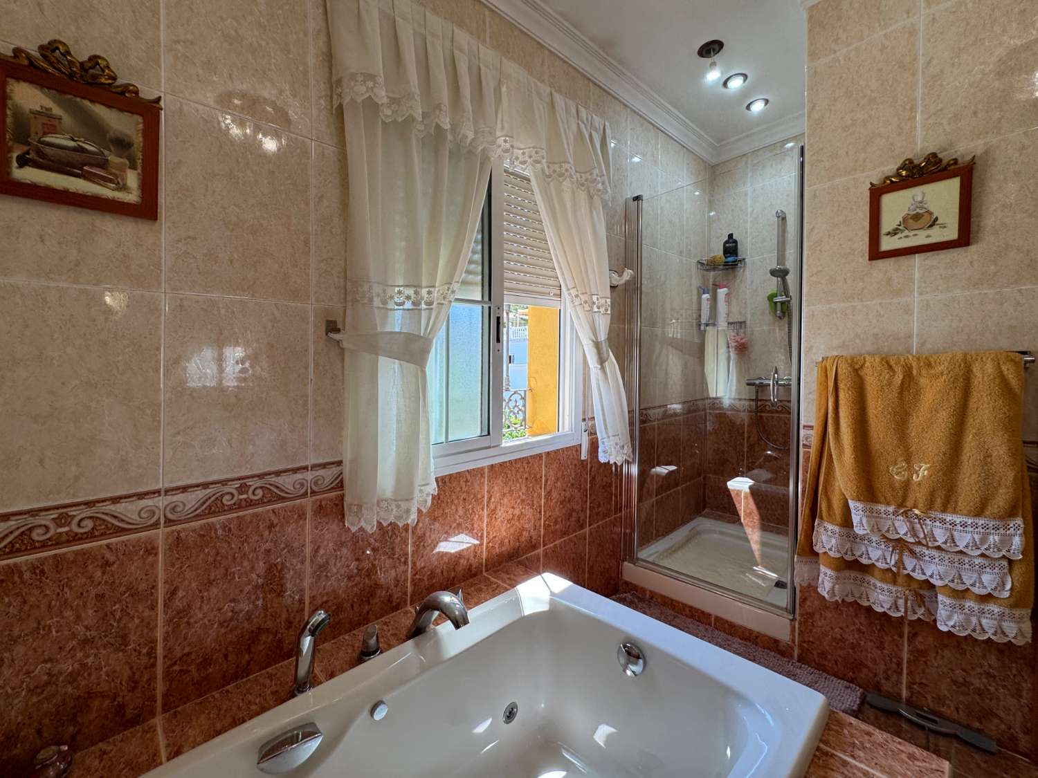 Fantástica villa con piscina climatizada, vistas panorámicas y total privacidad en Alhaurín de la Torre
