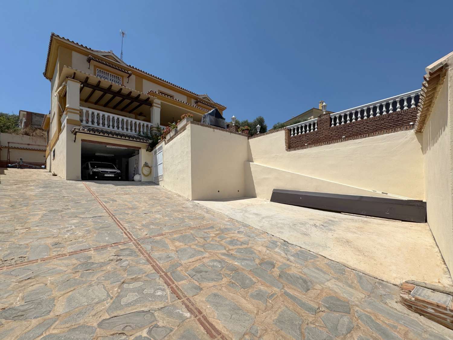 Fantástica villa con piscina climatizada, vistas panorámicas y total privacidad en Alhaurín de la Torre