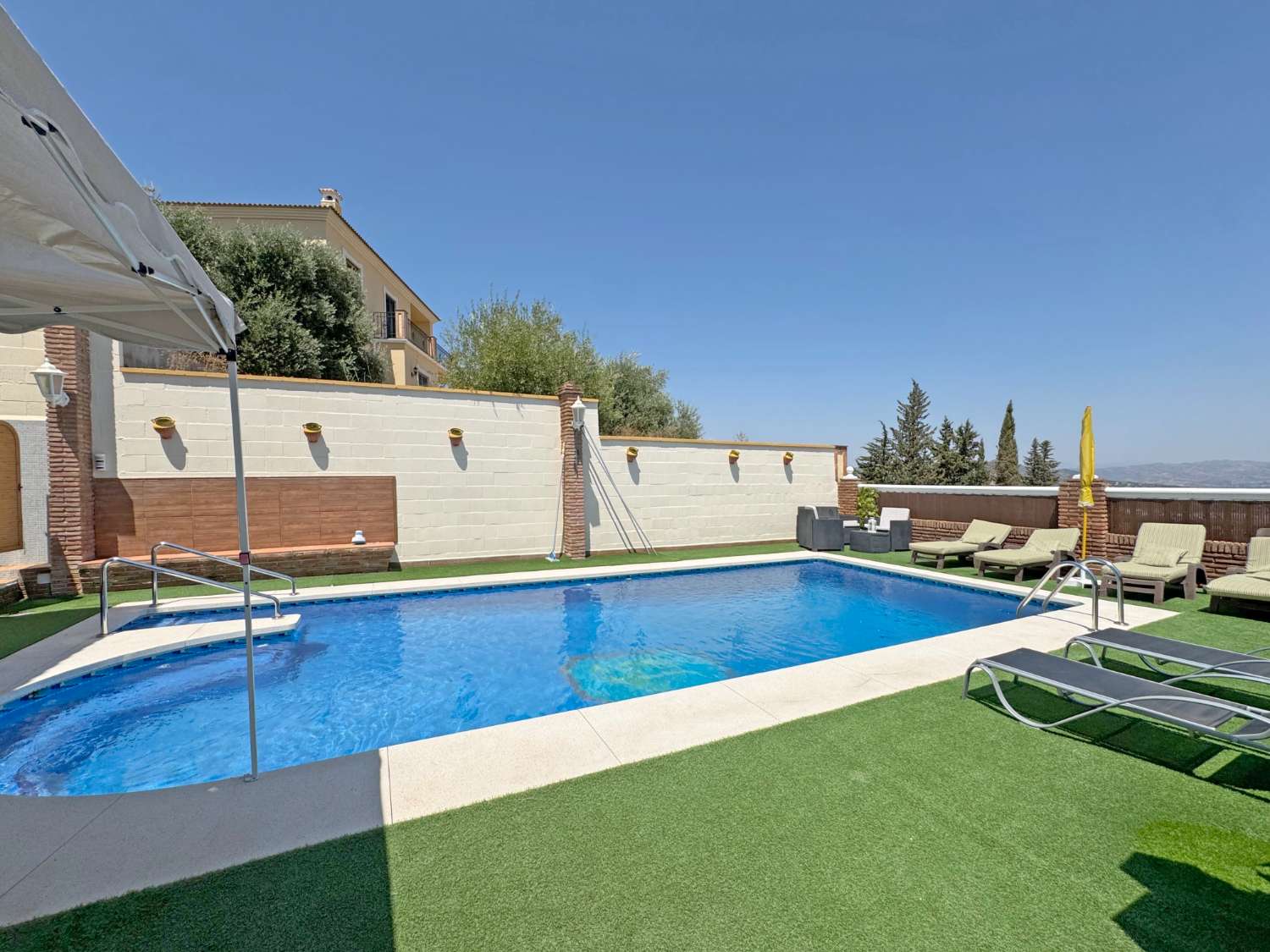 Fantástica villa con piscina climatizada, vistas panorámicas y total privacidad en Alhaurín de la Torre