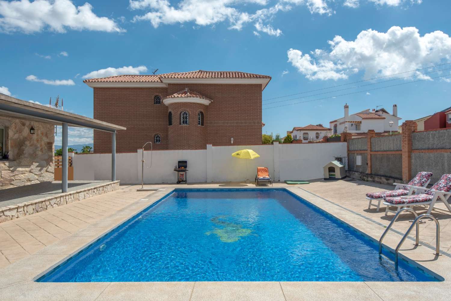 Exclusiva propiedad con dos viviendas independientes y amplia piscina en Fuensanguínes, Alhaurín de la Torre