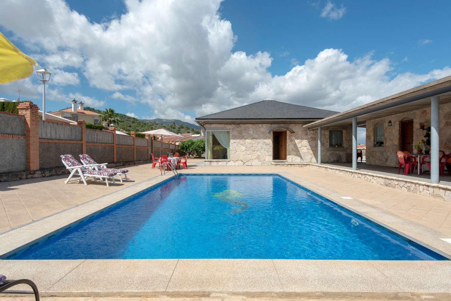 Exclusiva propiedad con dos viviendas independientes y amplia piscina en Fuensanguínes, Alhaurín de la Torre