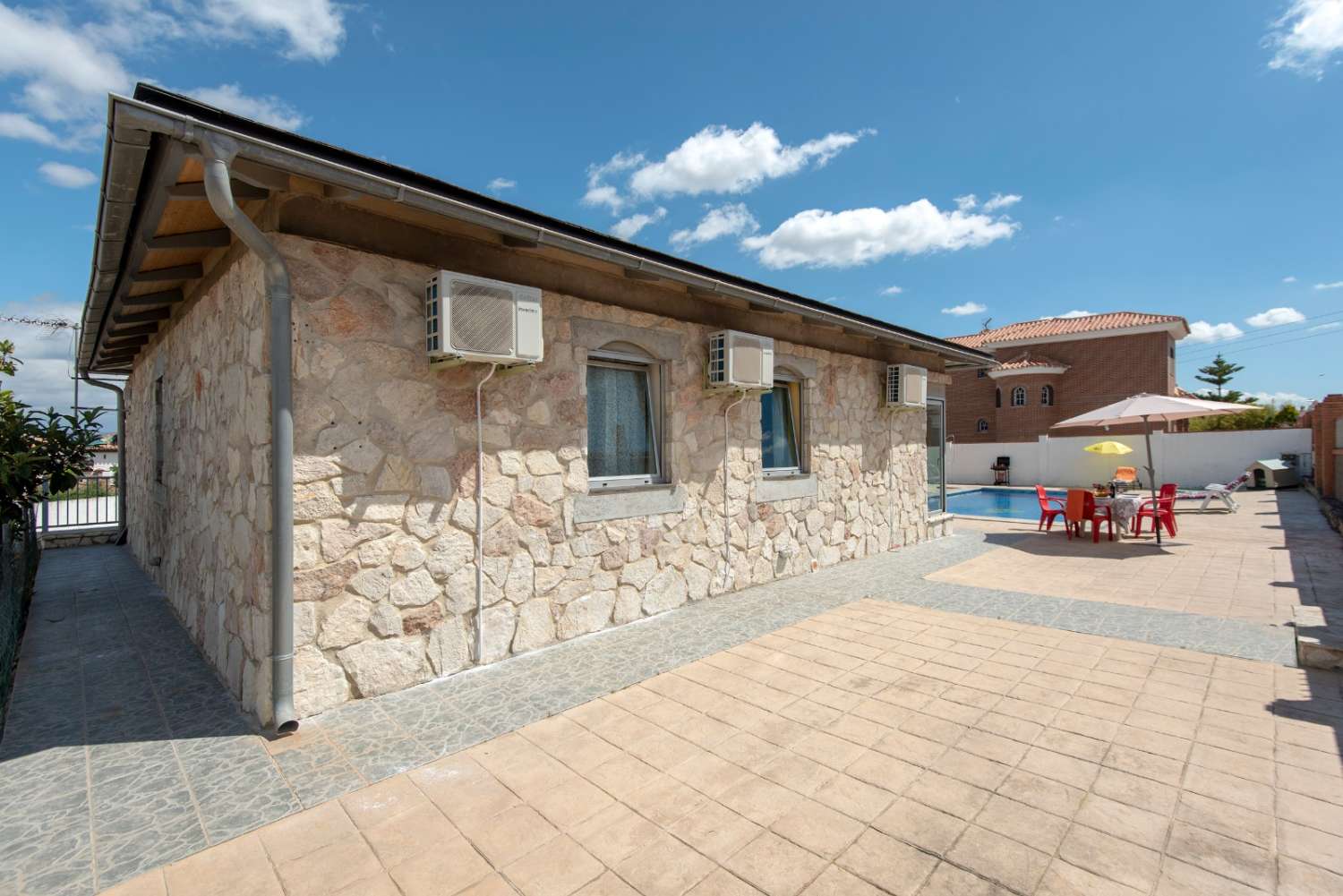 Exclusiva propiedad con dos viviendas independientes y amplia piscina en Fuensanguínes, Alhaurín de la Torre