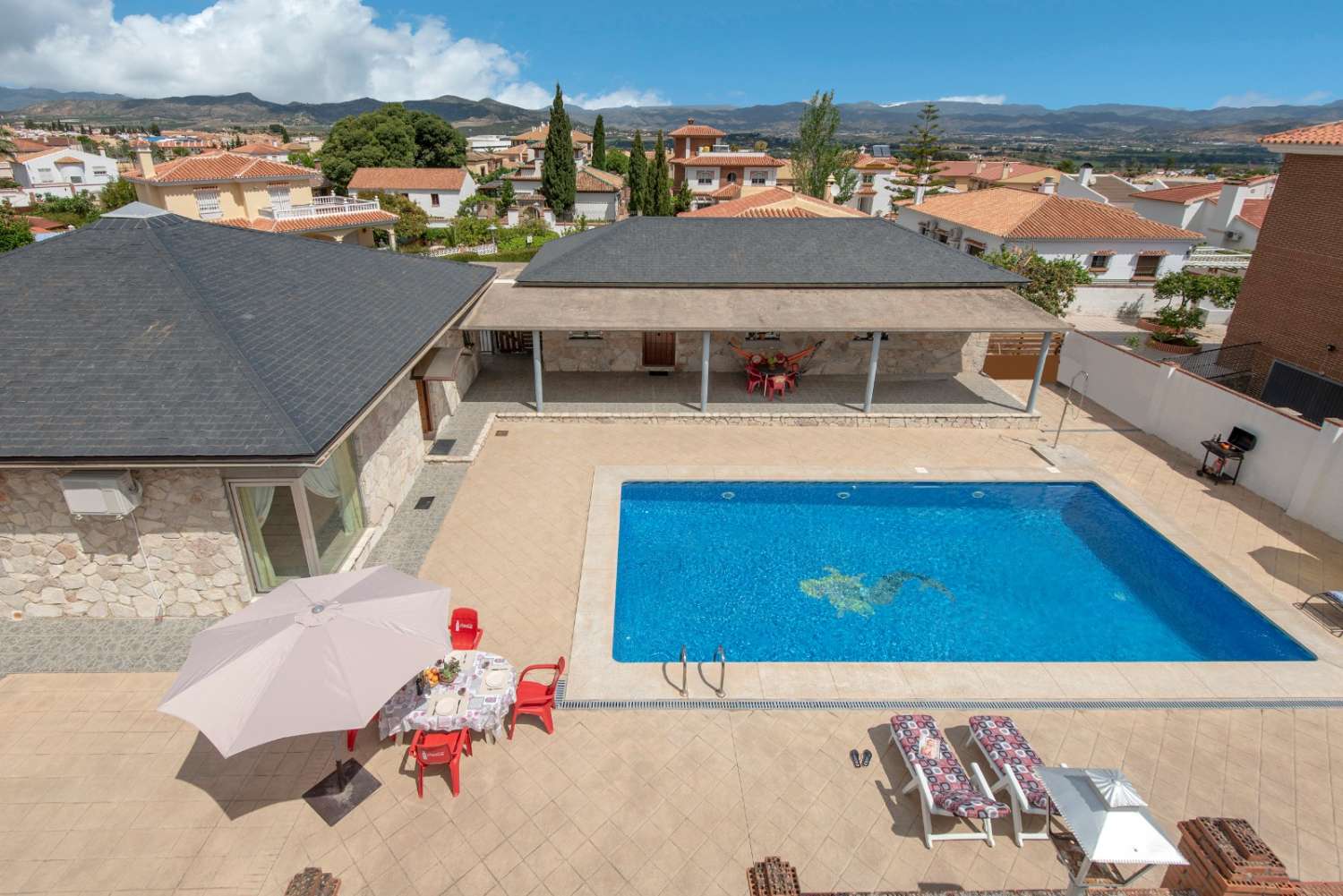 Exclusiva propiedad con dos viviendas independientes y amplia piscina en Fuensanguínes, Alhaurín de la Torre